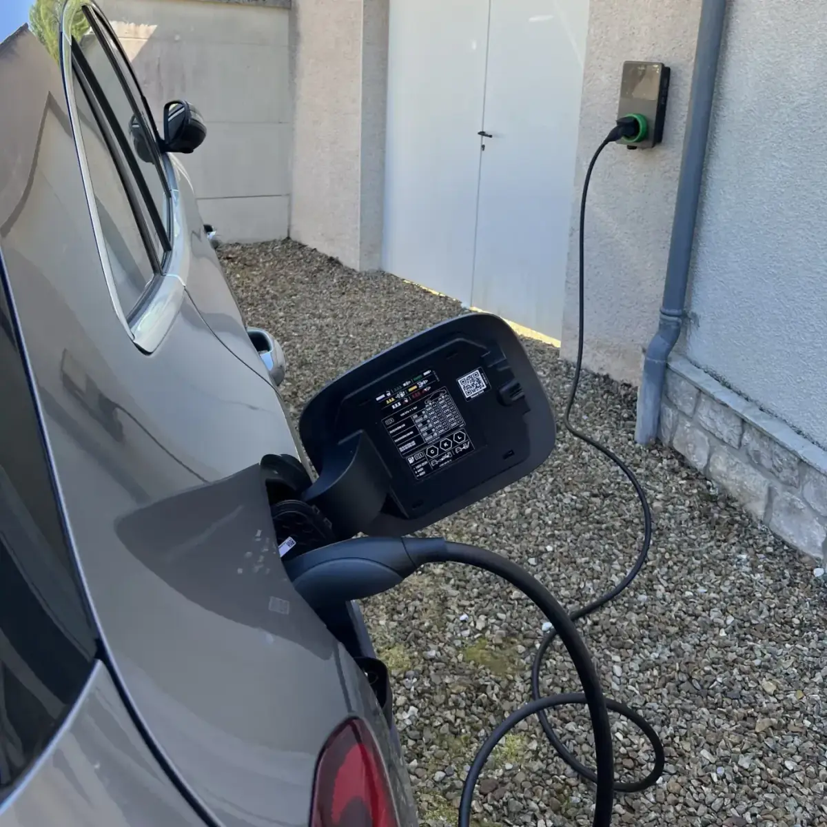 Borne de recharge IRVE à Montpellier