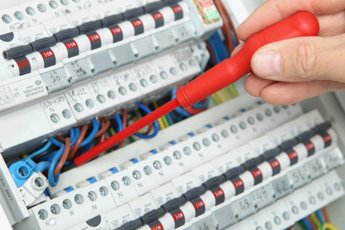 SOS électricien 24h/24 et 7j/7 à Montpellier